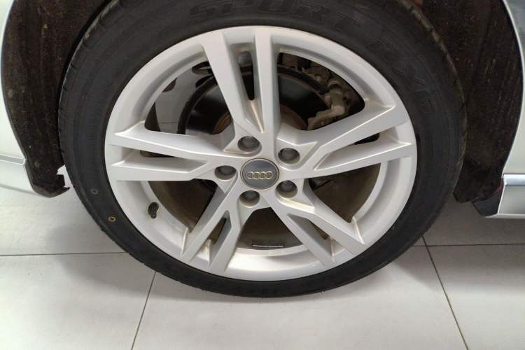 Used Audi A3 2018 30th Anniversary Edition Limousine 35 TFSI Fashion Model Right Rear Wheel Hub