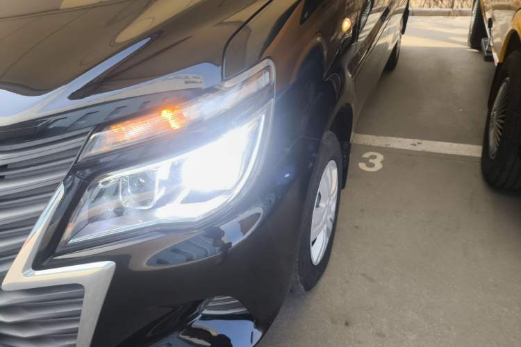 Used FORTHING Lingzhi 2023 M5L 1.6L Base Model 7 Seats Left Front Headlight