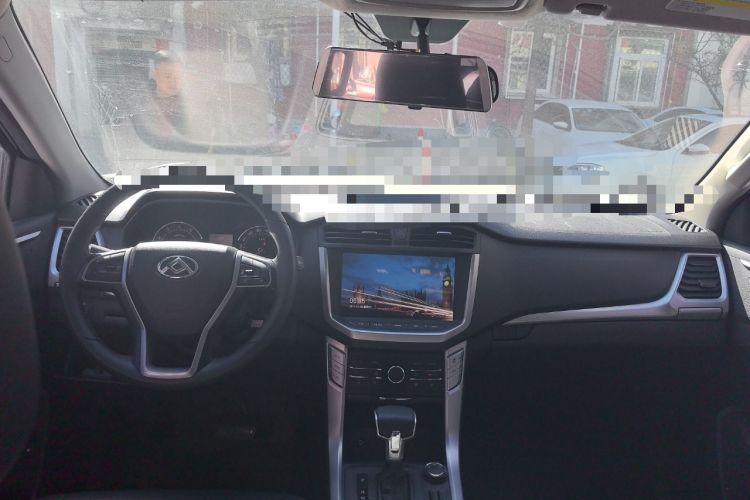 Used SAIC MAXUS T60 2017 2.0T Gasoline Automatic 4x4 High-Ride Elite Standard Cabin Center Console