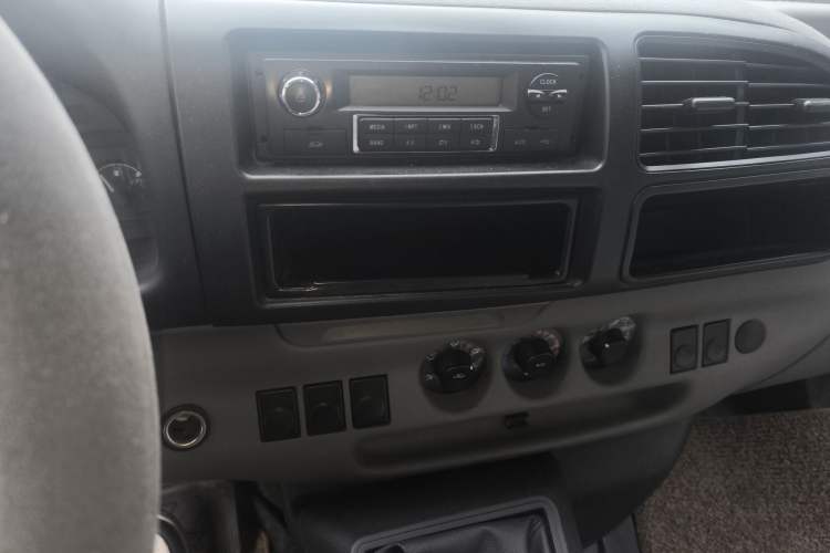 Used JMC Transit 2019 2.8T Commercial Version Short Wheelbase Mid-Roof 6-Seater China VI JX493 Audio And AC Panel