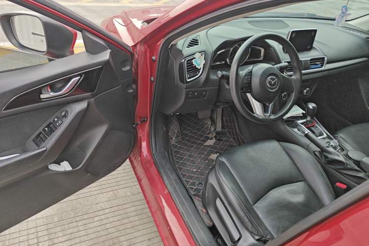 Used Mazda 3 Axela 2016 Sedan 1.5L Automatic Luxury Model