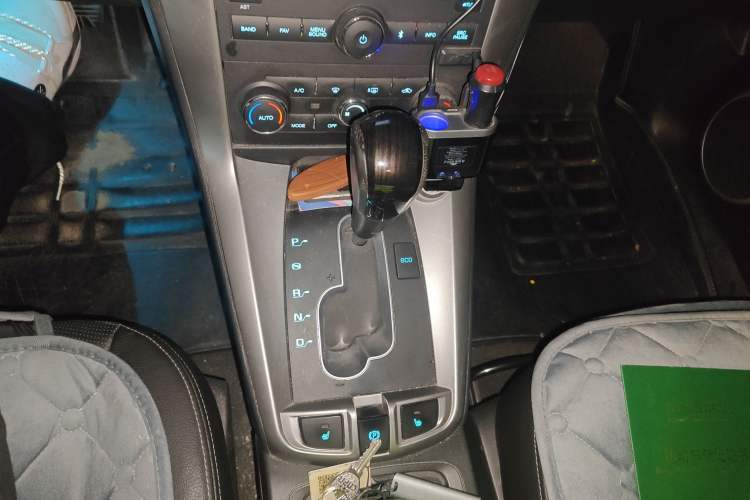 Used Chevrolet Captiva 2015 2.4L 4x4 Flagship Edition 7-Seater
