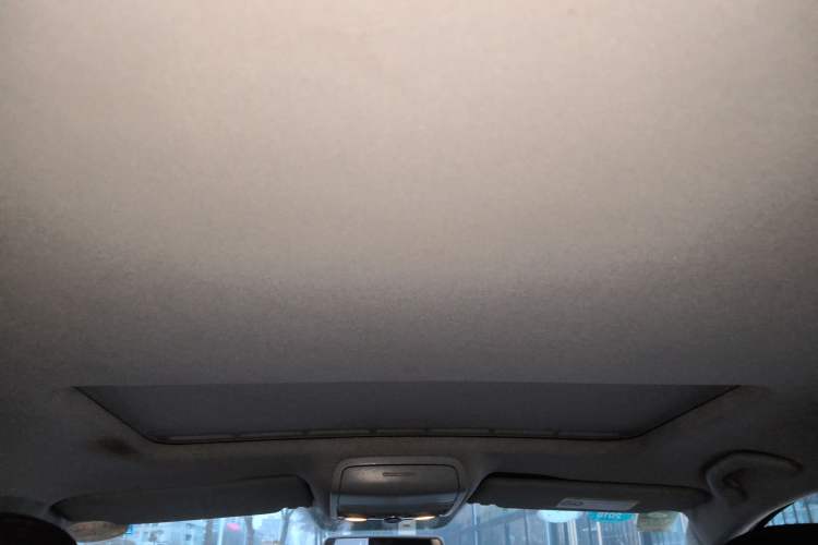 Used Volkswagen Sagitar 2014 Revised Version 1.4TSI Automatic Luxury Edition Headliner