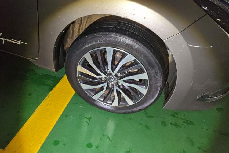 Used Toyota Corolla 2016 Dual-Engine 1.8L E-CVT Leading Edition
