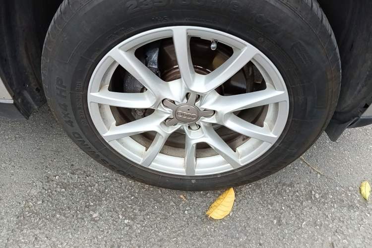 Used Audi Q5 2013 40 TFSI Ambition Right Front Wheel Hub