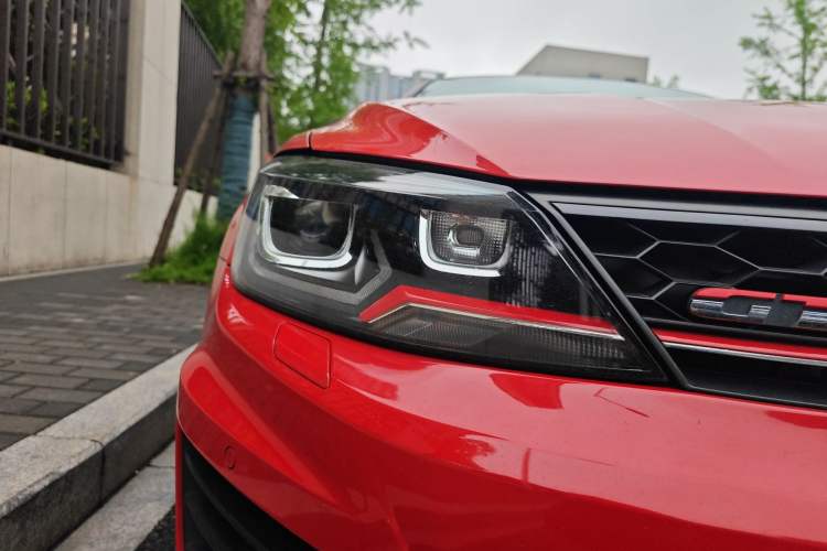 Used Volkswagen Lamando 2017 2.0T GTS Right Front Headlight