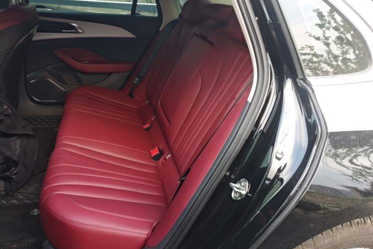 Used Hongqi H5 2025 2.0T Automatic Flag Edition – 500 000 Units Commemorative Version