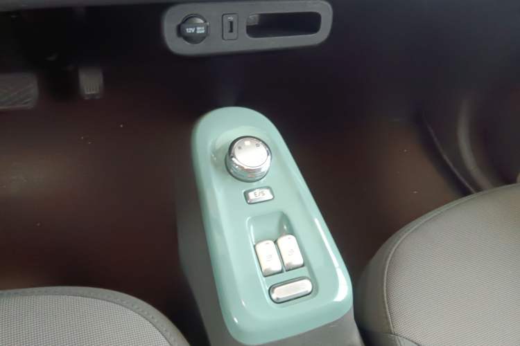 Used CHANGAN NEVO Lumin 2022 155 km – Refreshingly Sweet Edition Gear Lever