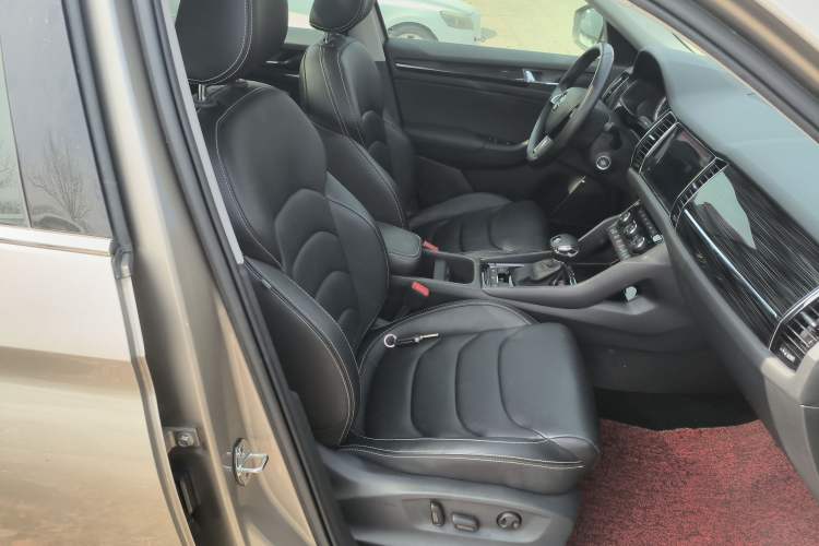 Used Skoda Kodiaq 2018 Facelifted TSI330 5-Seater Two-Wheel-Drive Luxury Enjoyment Edition
