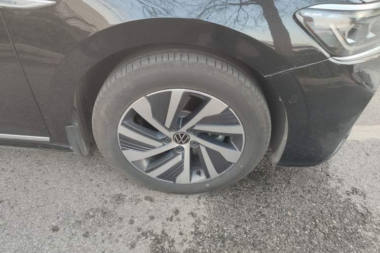 Used Volkswagen Passat New Energy 2022 430 PHEV Hybrid Luxury Edition Right Front Wheel Hub