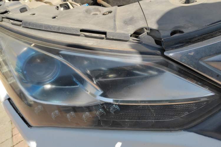 Used BYD Song 2016 1.5TI Manual Luxury Model Right Front Headlight