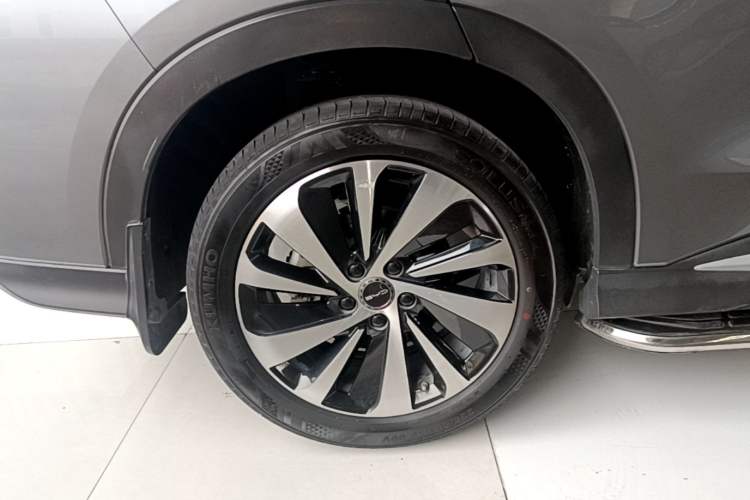 Used BYD Song PLUS New Energy 2024 HONOR Edition DM-i 110km Flagship Model Right Rear Wheel Hub