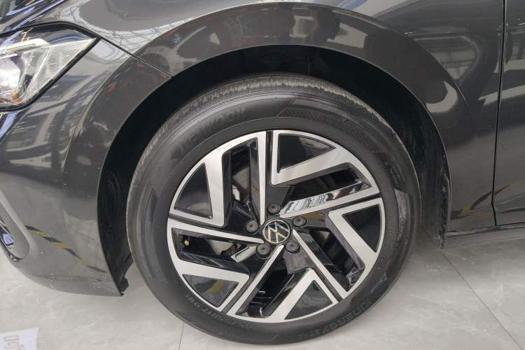 Used Volkswagen Sagitar 2023 300TSI DSG Excellence Edition Left Front Wheel Hub