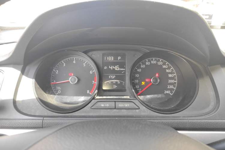 Used Volkswagen Lavida 2015 1.6L Automatic Fashion Edition Instrument Cluster
