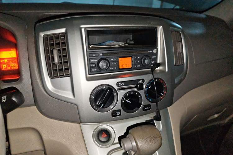 Used Nissan NV200 2014 1.6L CVT Luxury Model China V Standard Audio And AC Panel