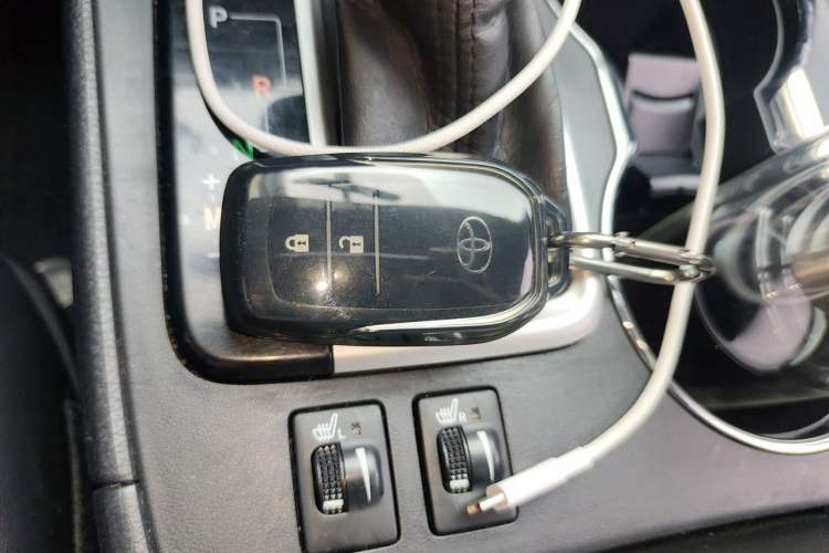 Used Toyota Highlander 2015 2.0T Four-Wheel Drive Luxury Navigation Version with 7 Seats
