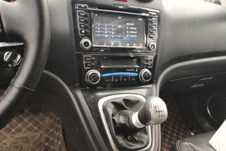 Used Haval H6 2013 Upgraded Model 1.5T Manual Two-Wheel Drive Elite Version Audio And AC Panel