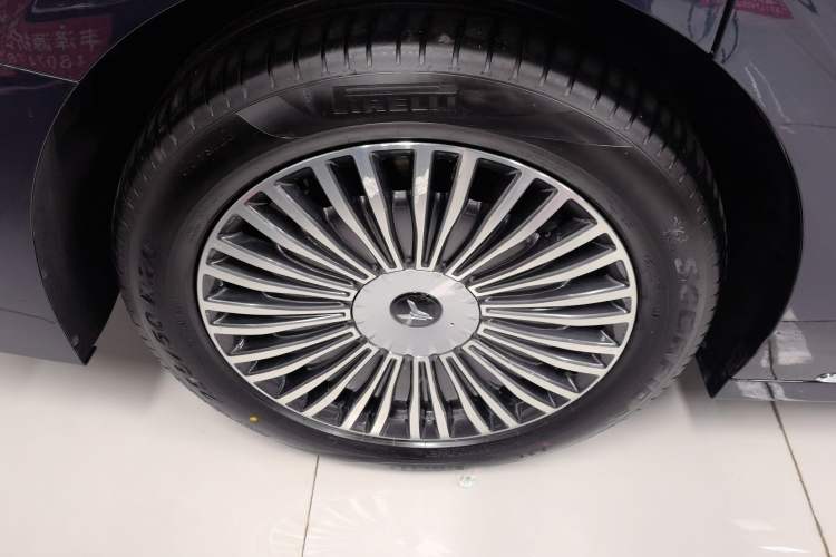 Used VOYAH Dream 2025 PHEV Four-Wheel Drive Prestige Kunpeng Edition Right Rear Wheel Hub