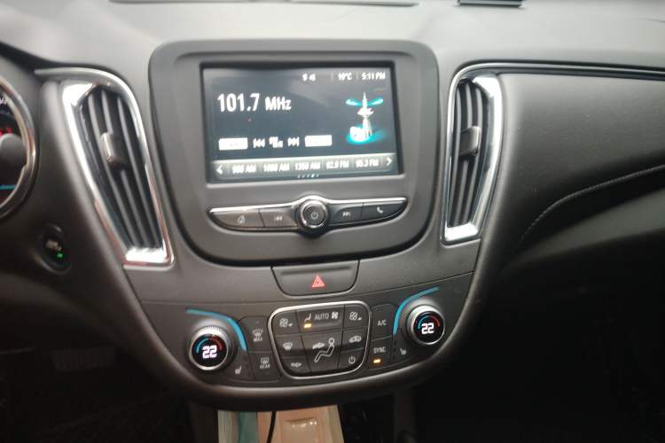 Used Chevrolet Malibu XL 2017 1.5T Automatic Ruichi Edition Audio And AC Panel