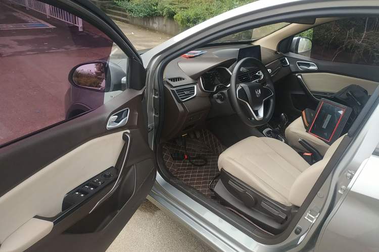 Used Baojun 310W 2017 1.5L Manual Comfort Version China V