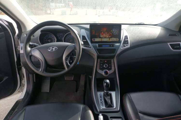 Used Hyundai Elantra (5th Generation / Langdong) 2016 1.6L Automatic Smart Version