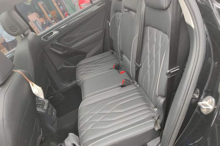 Used Volkswagen Tiguan L 2024 330TSI Automatic Two-Wheel Drive R-Line Enhanced Edition Left Rear Seat