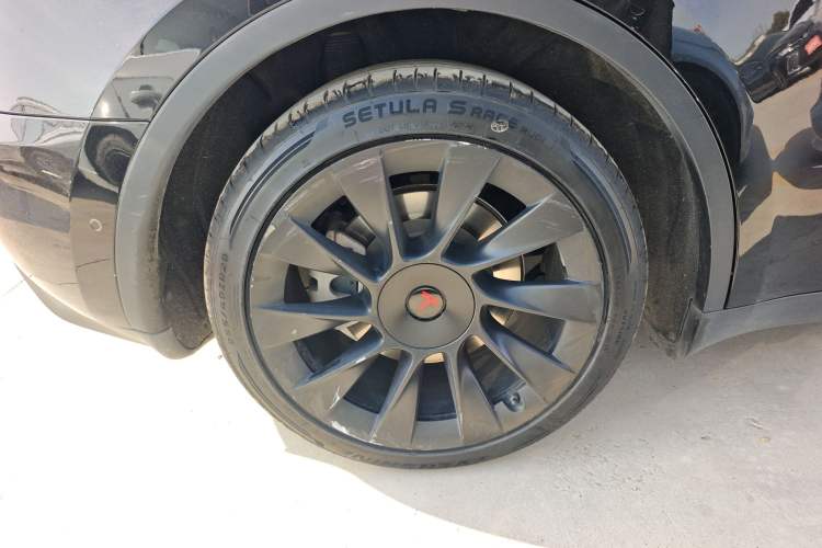 Used Tesla Model Y 2021 Long-Range All-Wheel-Drive Version Right Rear Wheel Hub