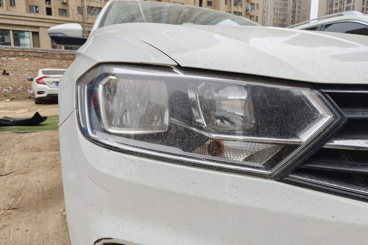 Used Volkswagen Bora 2016 1.6L Automatic Fashion Model Right Front Headlight