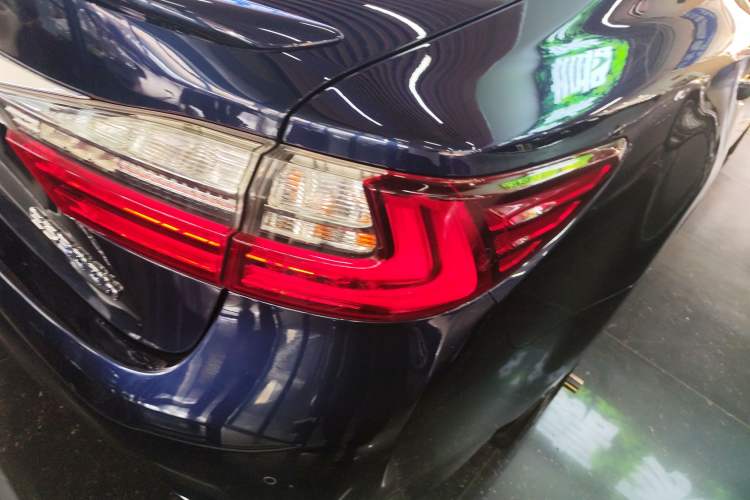 Used Lexus ES 2015 300h Comfort Edition
