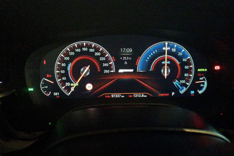 Used BMW 5 Series New Energy 2019 Updated 530Le Pioneer Edition Odometer Close Up