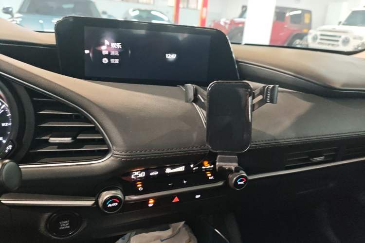 Used Mazda 3 Axela 2020 1.5L Automatic Luxury Version