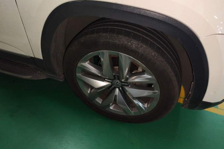 Used Volkswagen Teramont 2017 380TSI Four-Wheel Drive Flagship Edition Right Front Wheel Hub