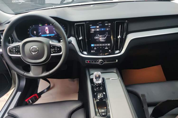 Used Volvo S60 2025 B4 Zhiyuan Luxury Edition
