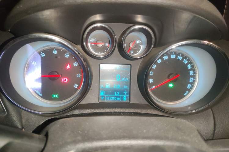 Used Buick Encore 2013 1.4T Automatic All-Wheel Drive Flagship Edition Instrument Cluster