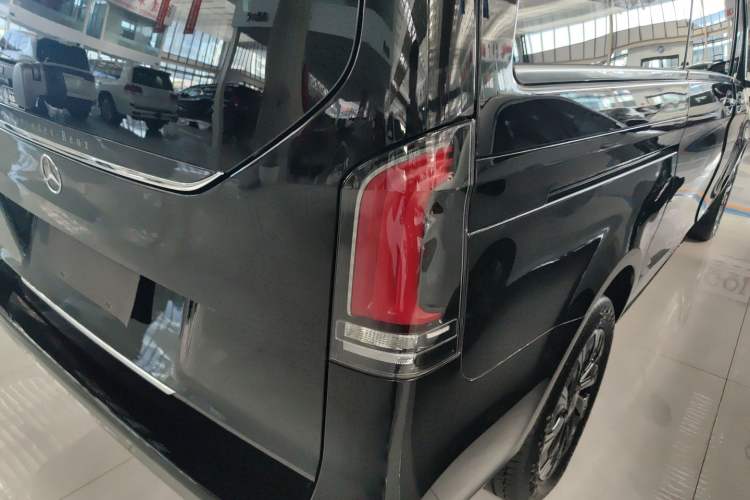 Used Mercedes-Benz V-Class 2024 V 300 Pilot Edition