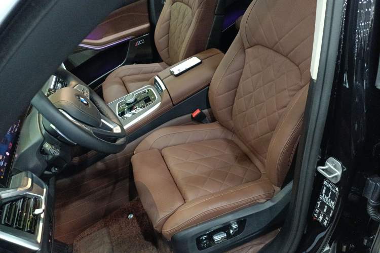 Used BMW X7 2024 xDrive40i Luxury Package – Leading Model