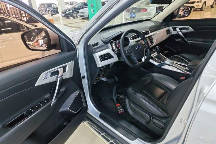 Used Geely Auto Emgrand X7 Sport 2018 1.8TD Automatic Two-Wheel Drive Zhiya Model Driver Seat