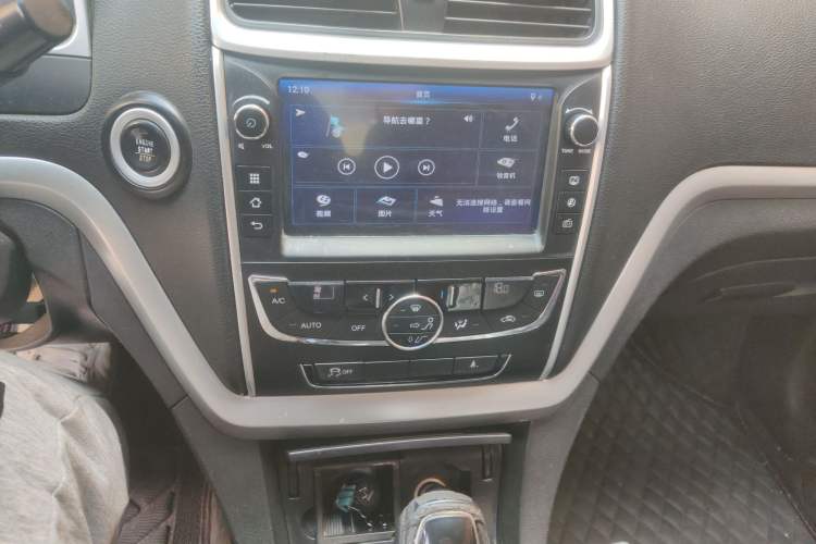 Used Geely Auto Emgrand 2016 Sedan 1.5L CVT Upward Version Audio And AC Panel