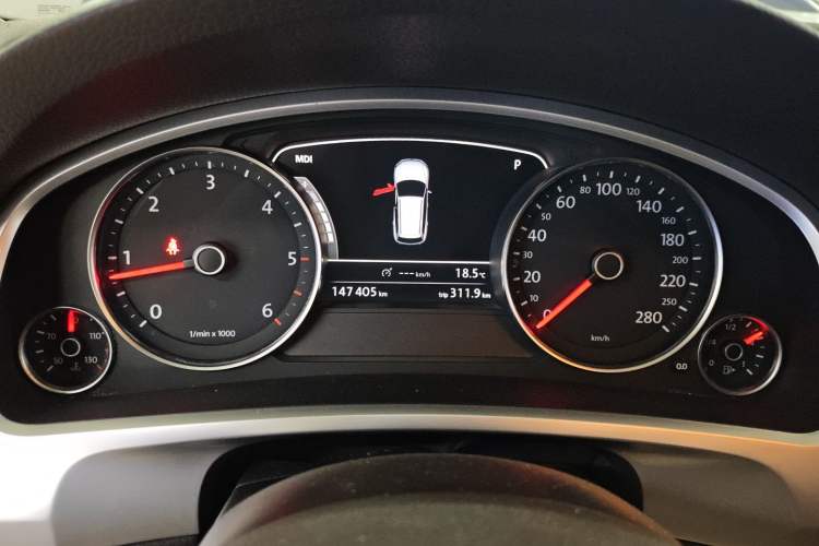 Used Volkswagen Touareg 2011 3.0 TDI Diesel Comfort Version Instrument Cluster