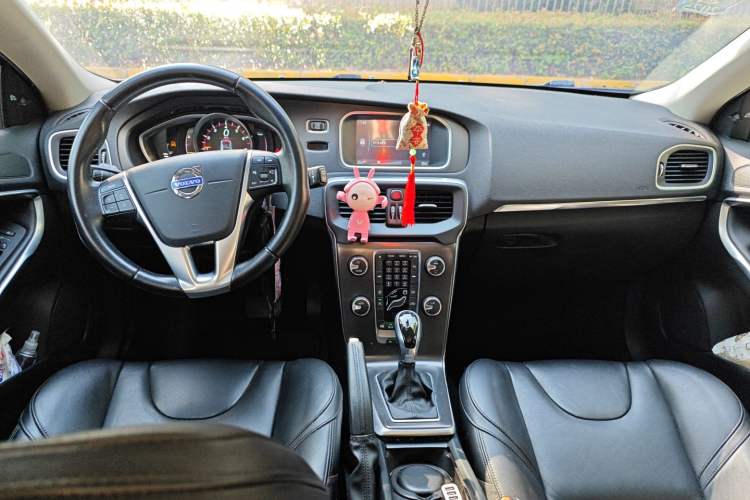 Used Volvo V40 2014 2.0T Zhiya Edition
