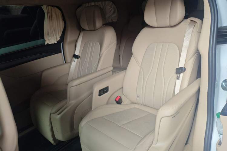 Used Buick GL8 New Energy 2025 Lu Shang Luxury Edition 7-Seater Left Rear Seat