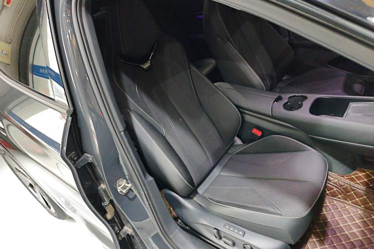 Used Volkswagen ID.UNYX 2024 Revised Pro Long-Range Version Right Front Seat