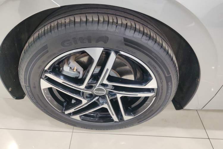 Used Roewe D7 2023 EV 510km Rear-Drive Excellence Edition Left Front Wheel Hub