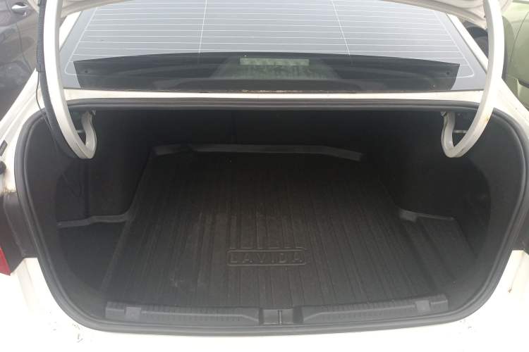 Used Volkswagen Lavida 2019 1.5L Automatic Comfort Edition China VI Standard Trunk