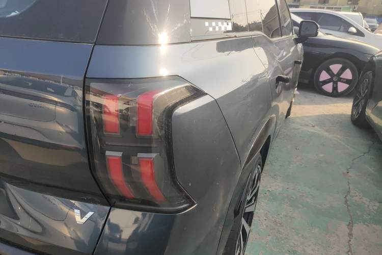 Used AION V 2024 Aion Tyrannosaurus 650 Smart Premium Edition