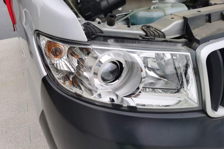 Used Jinbei Hiace X30 2023 1.5L Super-Enjoyment Van 2/5 Seats Non-Air-Conditioned Version SWC15M