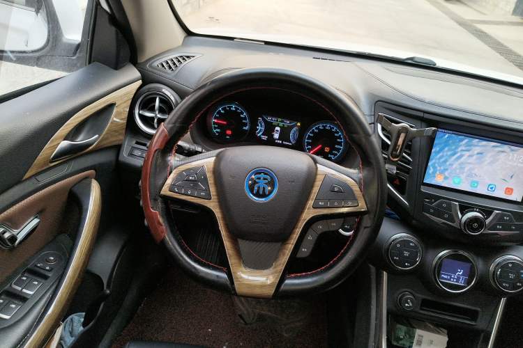 Used BYD Song New Energy 2017 Song DM 1.5TID All-Wheel Drive Prestige Model
