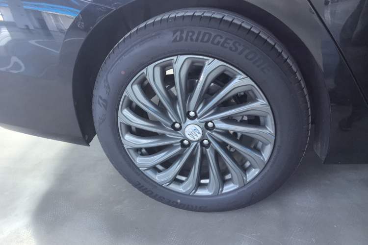 Used Buick LaCrosse 2025 28T Platinum Edition