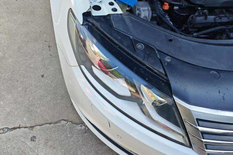 Used Volkswagen FAW-Volkswagen CC 2015 2.0 TSI Ultimate Model Right Front Headlight