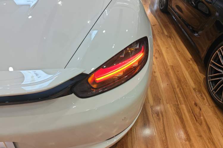 Used Porsche 718 2022 Boxster 2.0T Exterior 3